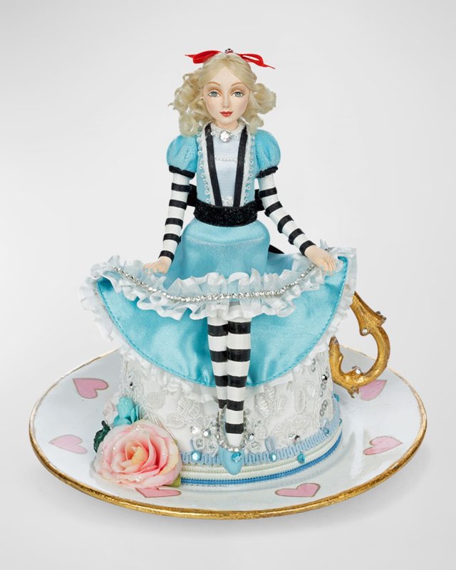Alice on Teacup, Pastel